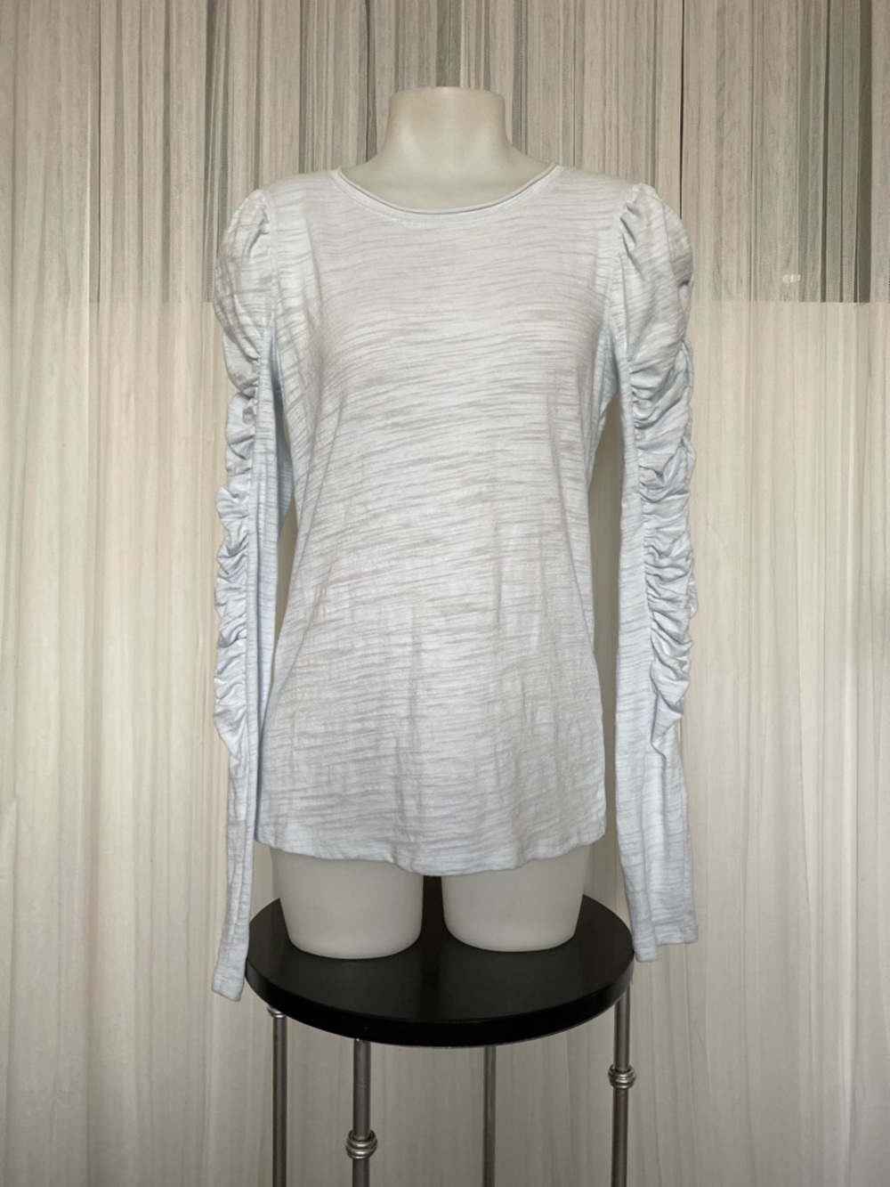 We The Free Baby Blue Long-Sleeve Ruched Sleeve Tee Top Size M